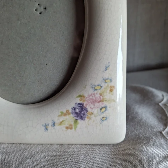 VTG Porcelain Crackle Glazed Cottage Core Oval Photo Frame - Picture 3 of 9
